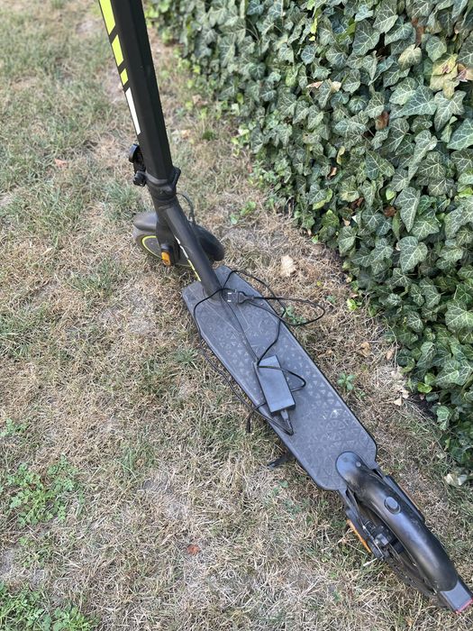 Trotineta Electrica Argento AG23 Urban Lightweight , Autonomie 23 km, 25km/h, culoare:Negru ,Putere macima 300W
