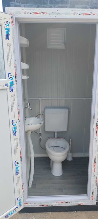 Мобилна тоалетна и Баня