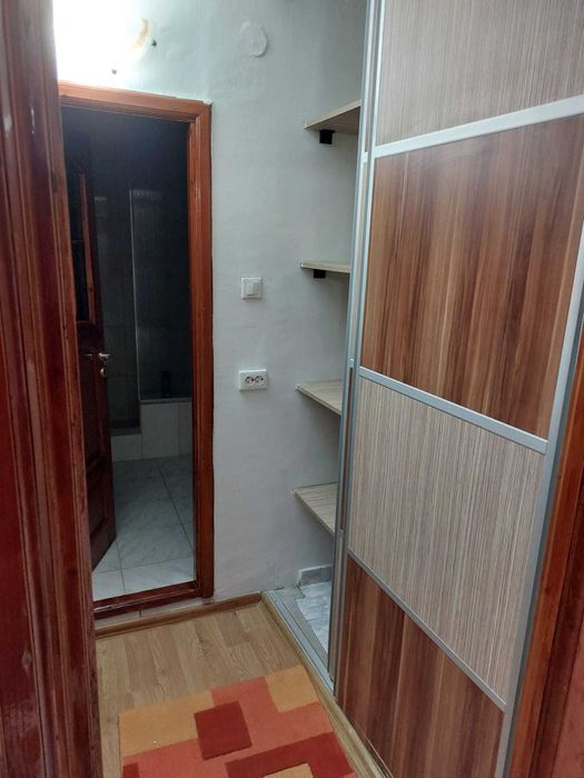 Inchiriez apartament 2 camere.
