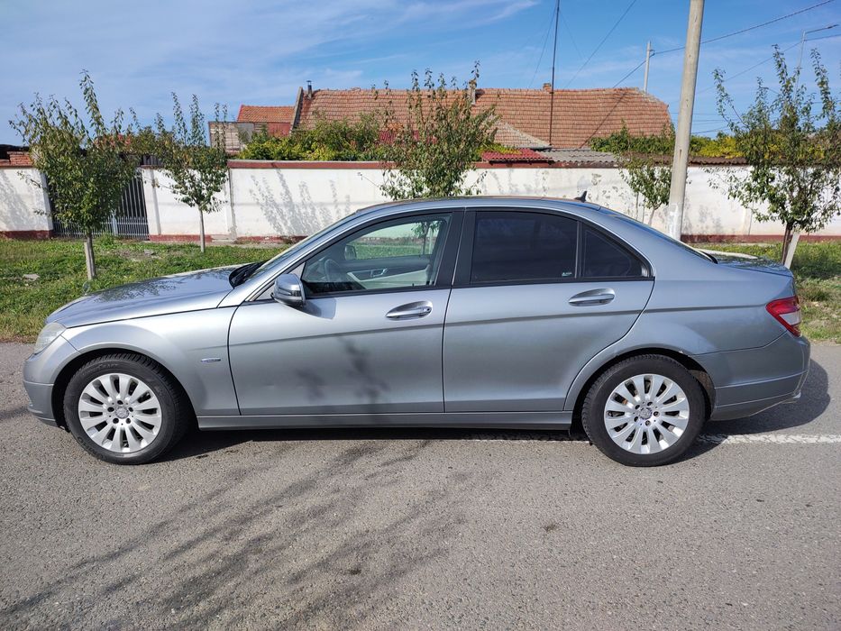 Vând Mercedes Benz  c class 220            
