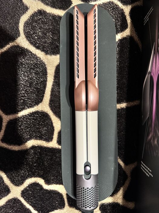 Dyson airstrait сoral