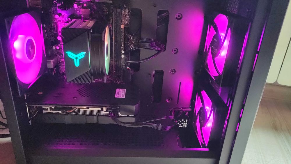 Компютърна конфигурация Core i5 9400, 8GB RAM, 250 SSD, RX580 8GB 256b