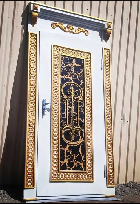 металлическая железная входная дверь