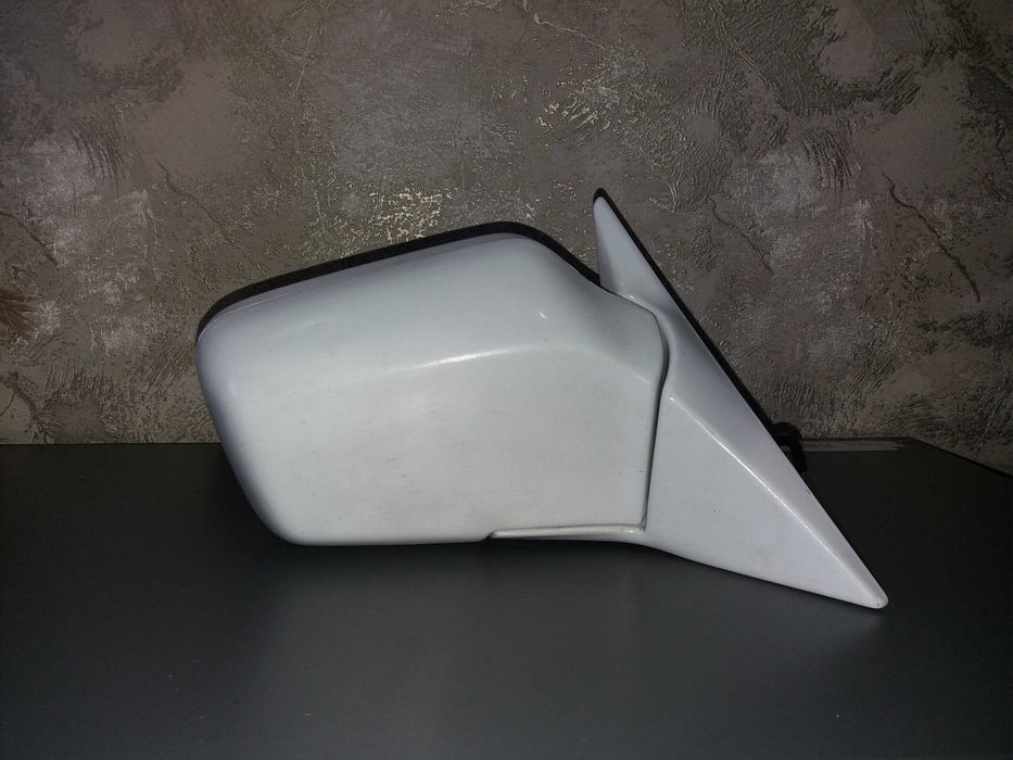 Продам зеркала на BMW  E34