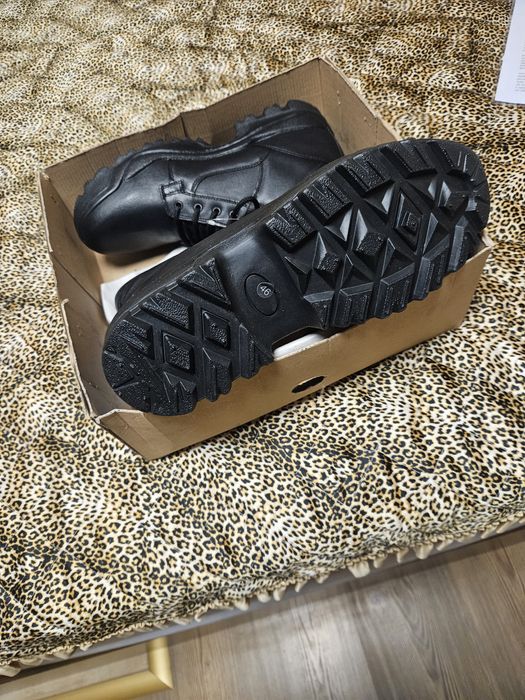 Продавам полицейски кубинки и боти