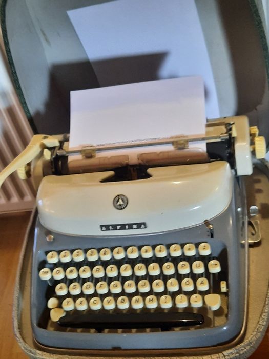 Mașină de scris Alpina funcțională