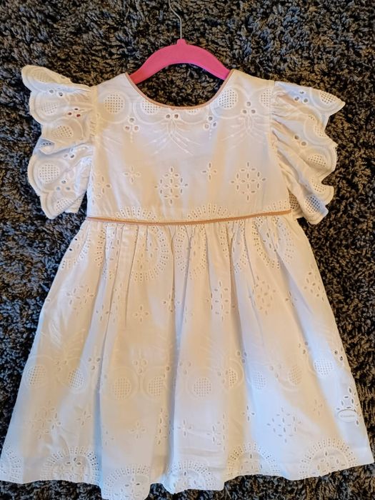 Rochiță pentru fetițe foarte elegantă și frumoasă.