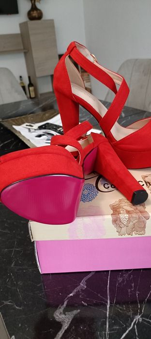 Sandale elegante - noi ; mărimea 37