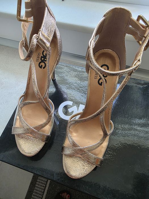 Sandale auriu roze Guess