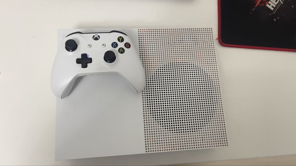 Продаю игровую консоль XBOX
