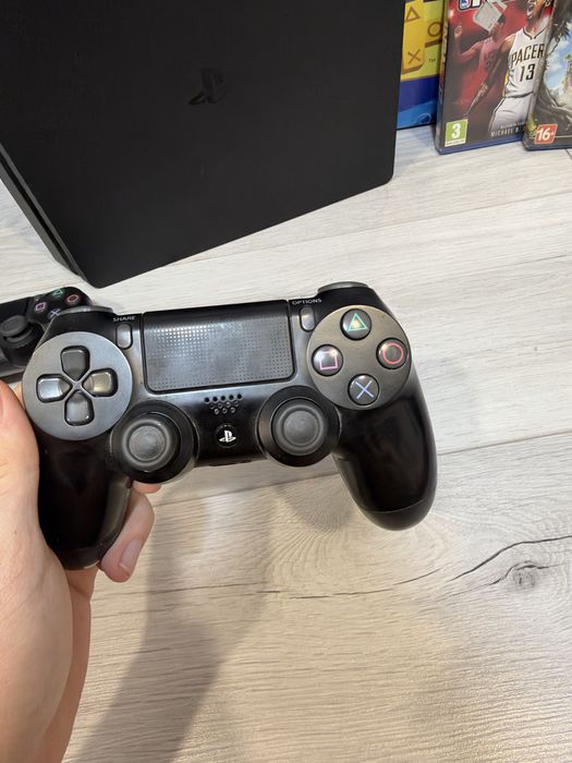 Play station 4 slim