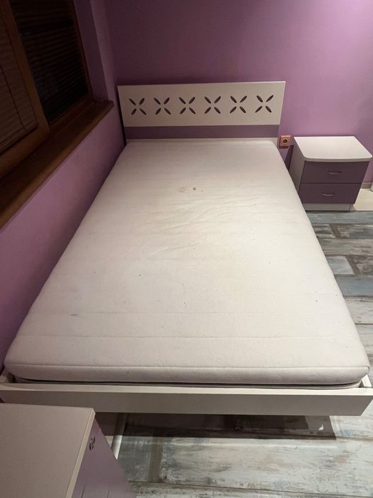 Комплект легло с матрак, нощно шкафче, бюро и шкаф