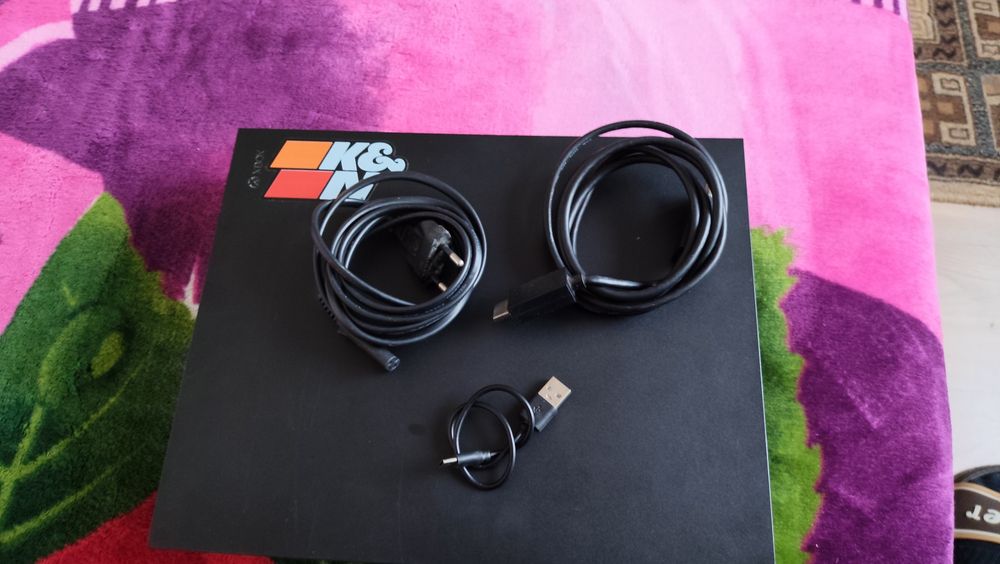 Pachet Xbox One X 1Tb+ Televizor FDH 32" Philips