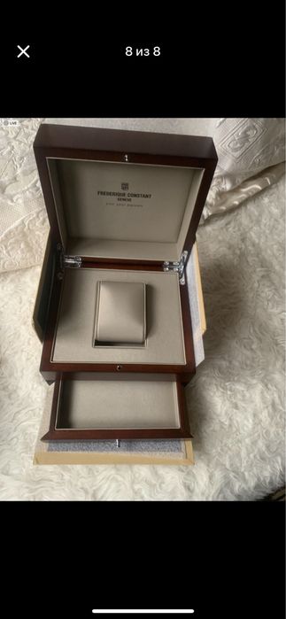 Коробка Frederique Constant от часов пустая.