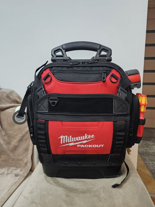 Rucsac milwaukee packout nou.Sculele nu sunt incluse