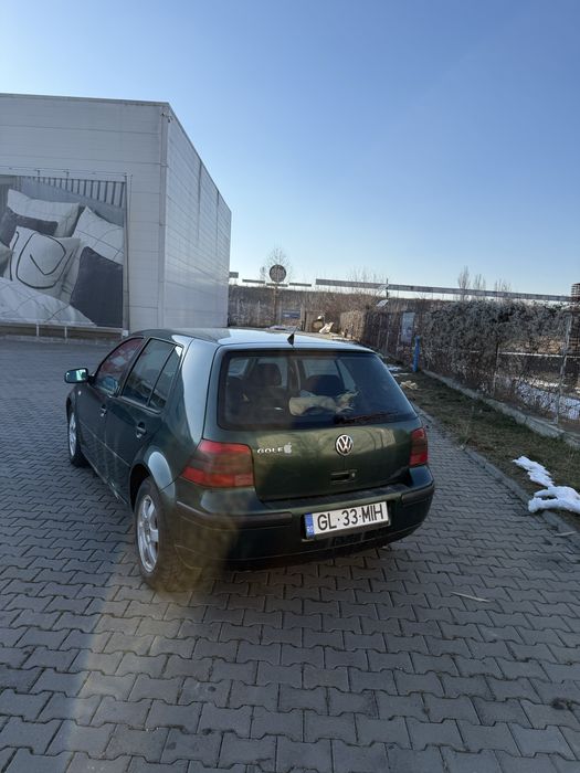 Vand golf 4 masina este intro stare foarte buna