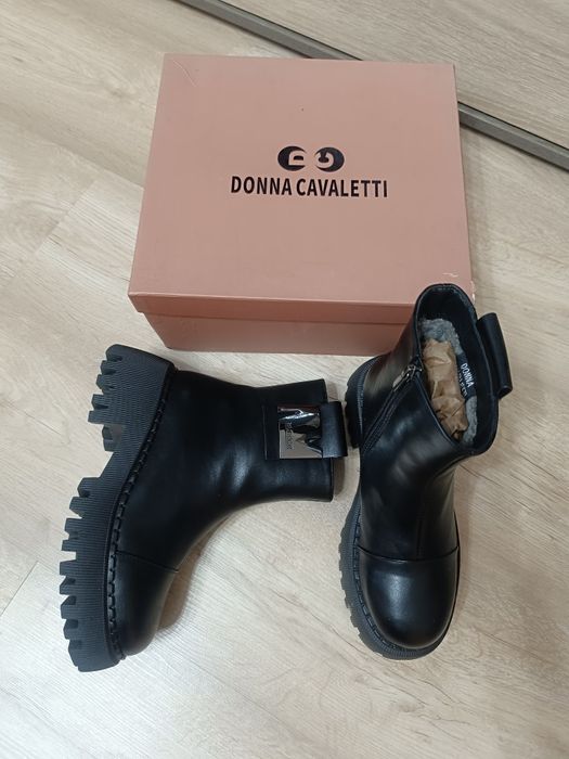 Новые зимние ботинки на девочку