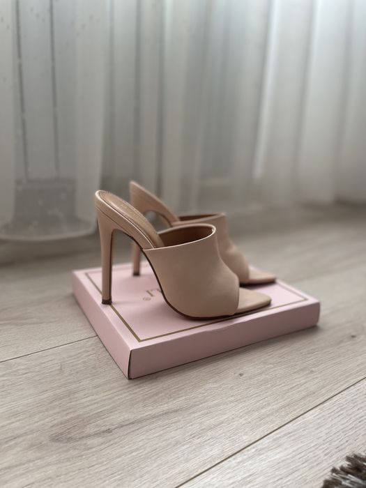 Papuci eleganti (sandale)