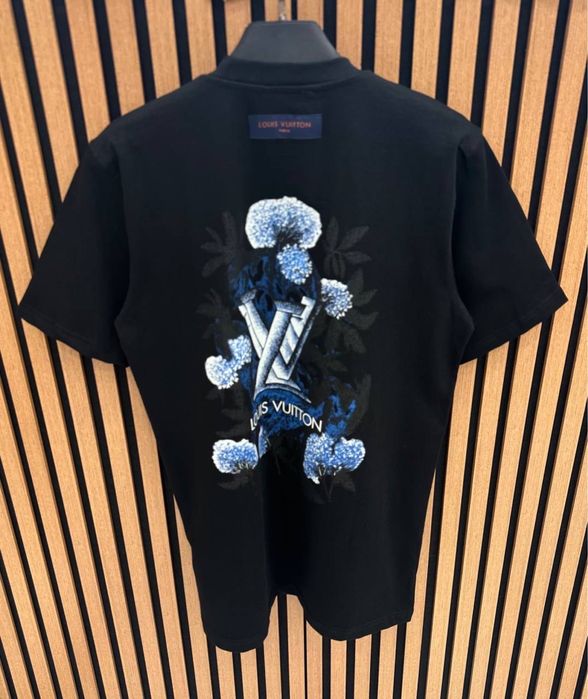 Tricou lv negru.