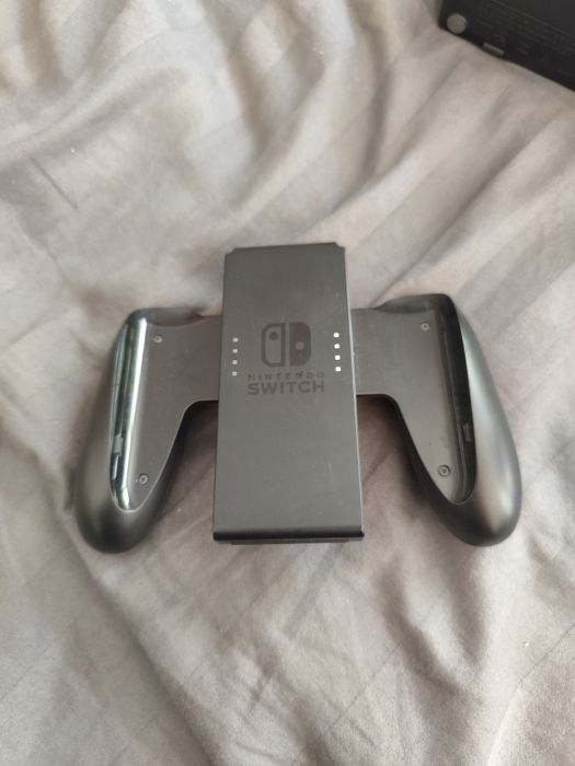 Nintendo switch 1 с калъф и игри