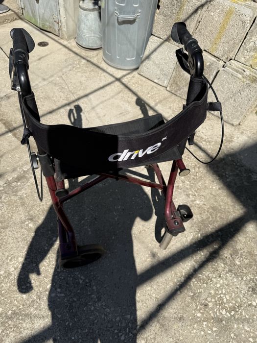 Ролатор за възрастни