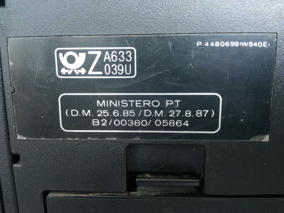 Антикварен модел радиокасетофон-Hitachi.За ремонт,майстор,части.