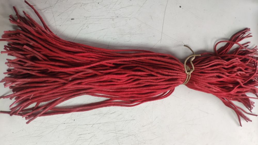 Връзки за обувки, червени