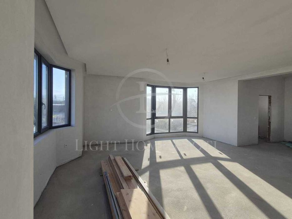 Продава се Къща в с. Златитрап, Област Пловдив - 263 кв.м за 702 €/кв.м - Снимка #1