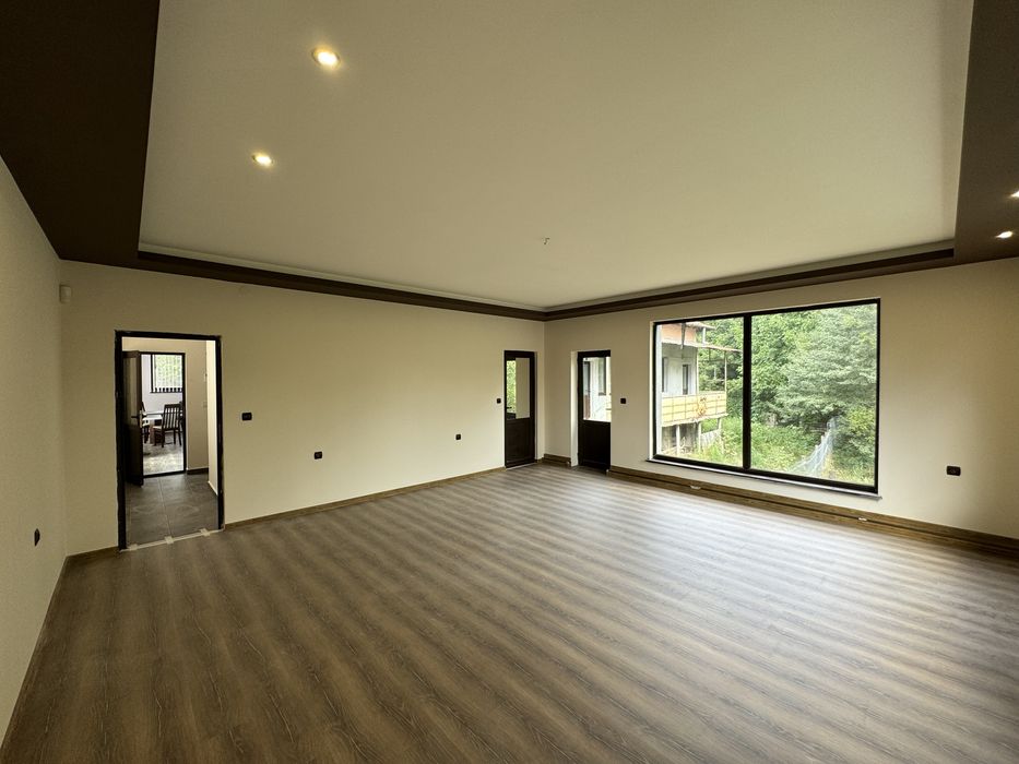 Продава се Къща в Казанлък - 380 кв.м за 343 €/кв.м - Снимка #13