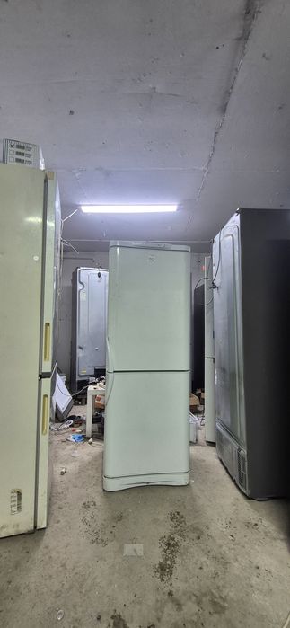 Холодильник индизит 35000.самсунг дороже