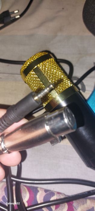 Studio mikrafoni sotiladi strim uchun