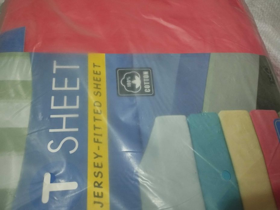 Трикотажная простынь на резинке 120×200