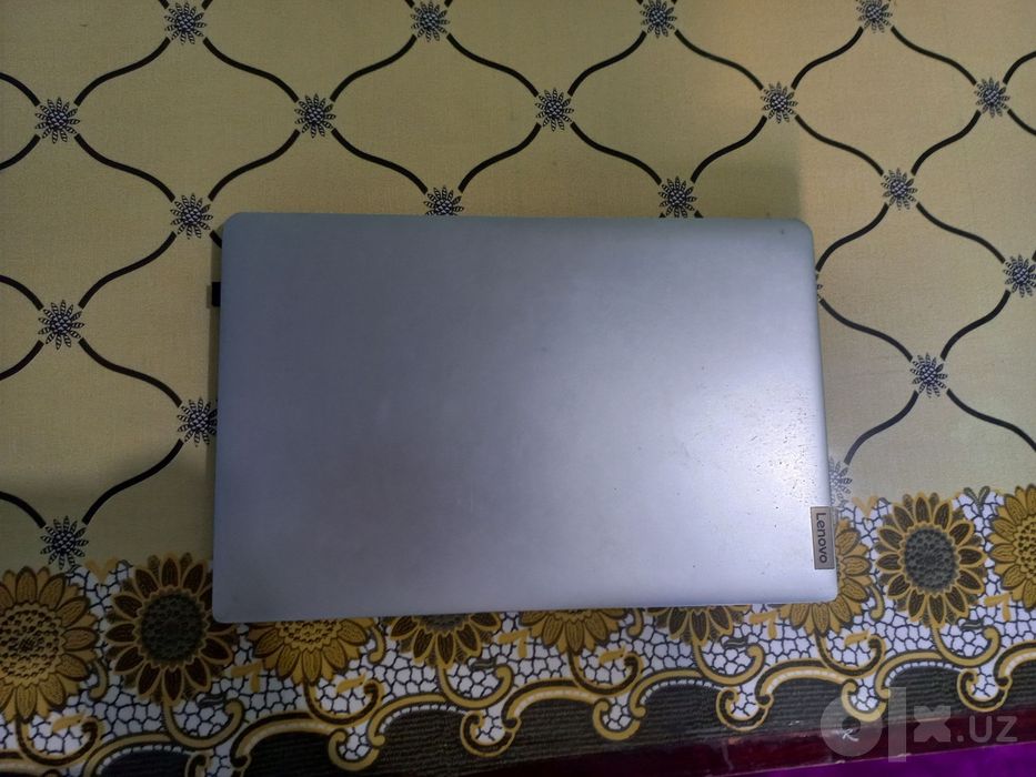 Lenovo noutbuk srochno sotiladi
