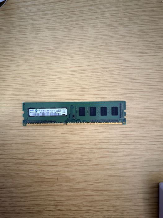 2gb ram ddr3 aproape noi