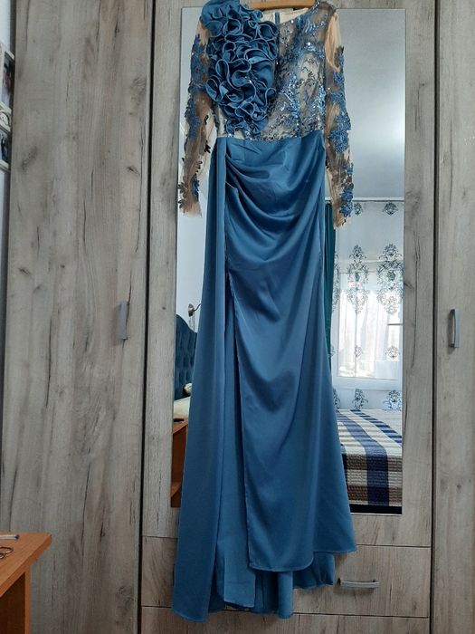 Rochie din satin de seara nouă mărimea S