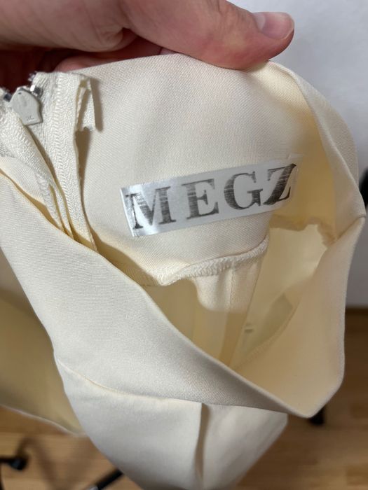 Бежови панталони