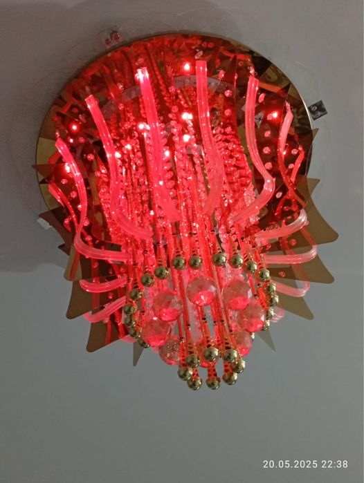 Продам люстру , с пультом управления