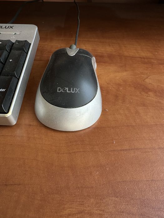 Клавиатура и мишка Delux