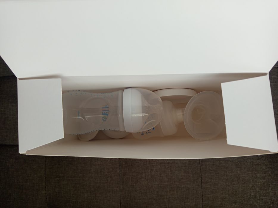 Електрическа помпа Филипс Авент с нови аксесоари и шишета+чаши