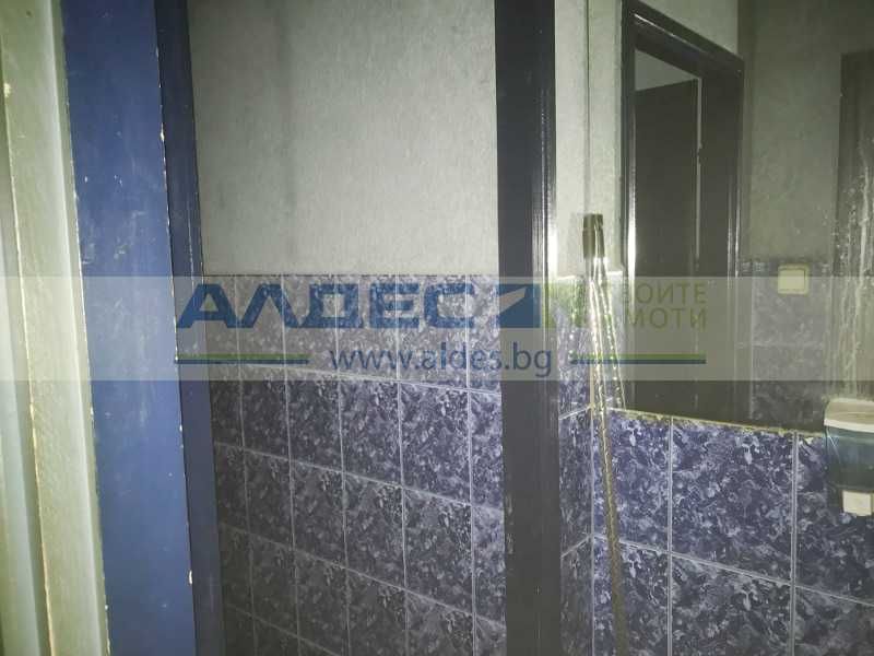 Продава магазин до Лъвов мост