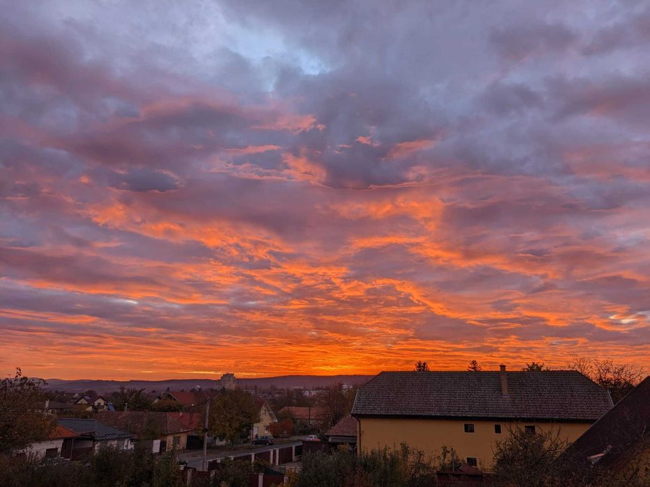 Spre închiriere apartament cu 2 camere, bloc nou,  parcare în curte, AC.