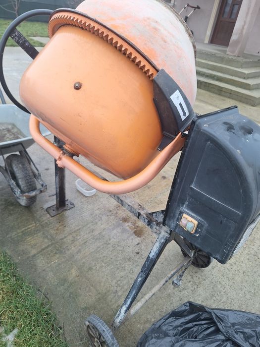 Vând betoniera evotools