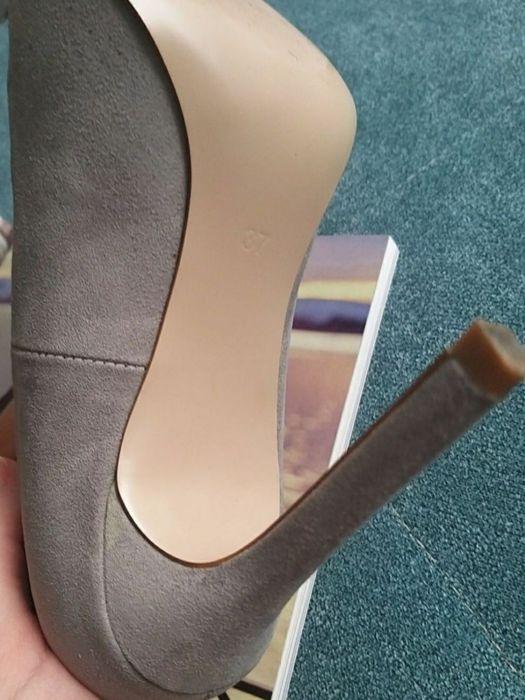 Pantofi cu toc cui