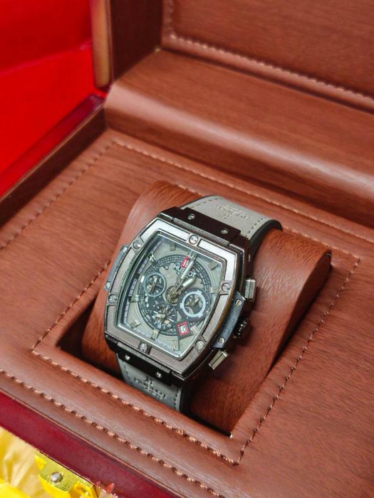 Часы HUBLOT Chronograph