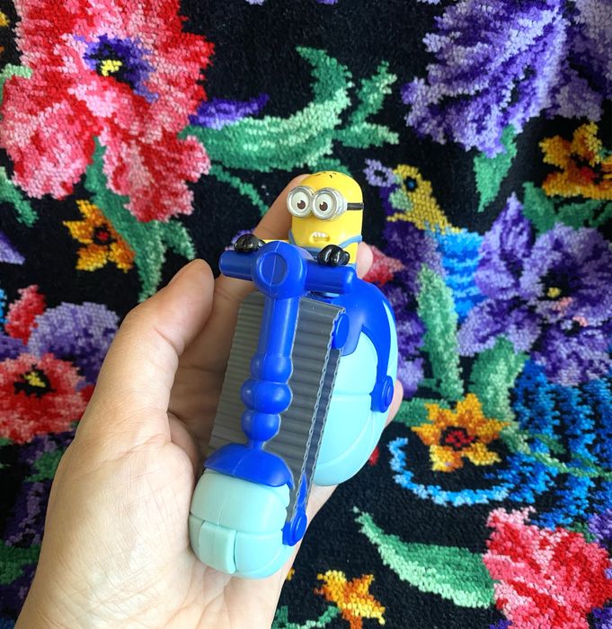 Миньоны  фигурки  Макдональдс