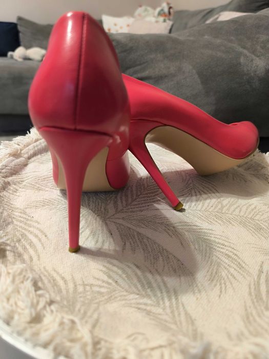 елегантни високи обувки