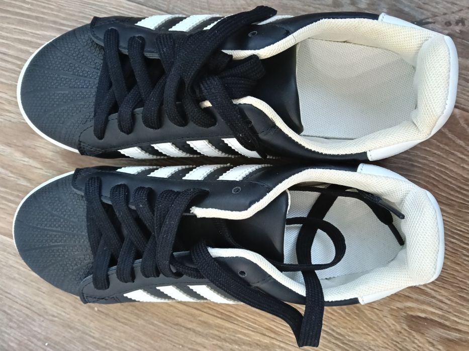 Продам кроссовки новые