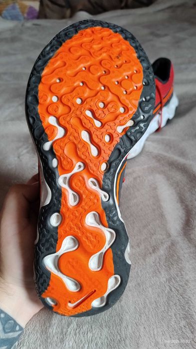 Adidași Nike renew
