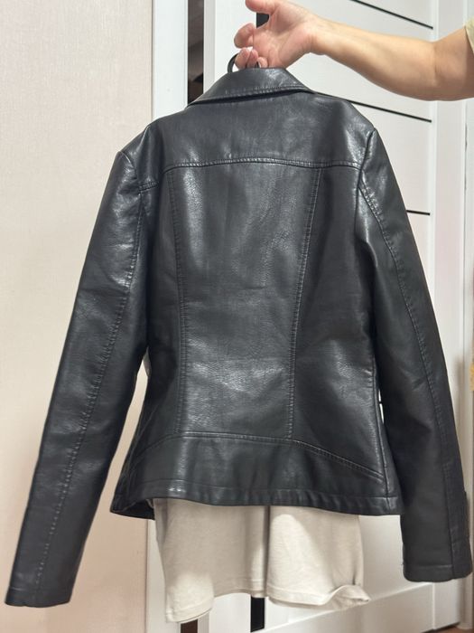 Продам кожанку новую 7000 тг