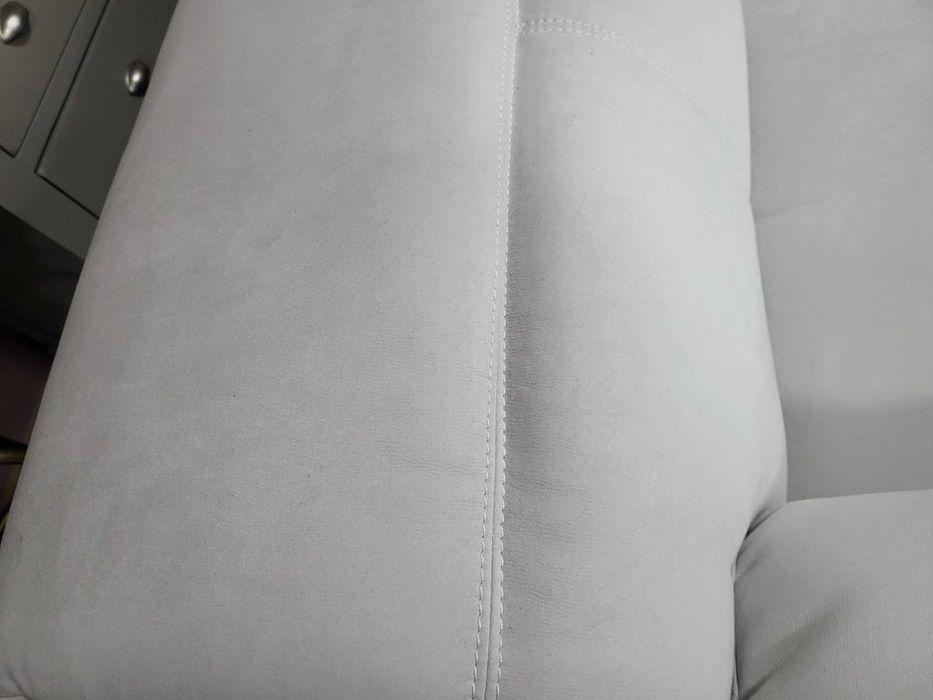 Светло сив ъглов диван от плат Laurence с ел. релакс механизъм